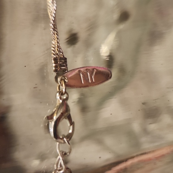 New York and Co necklace - Picture 3 of 4